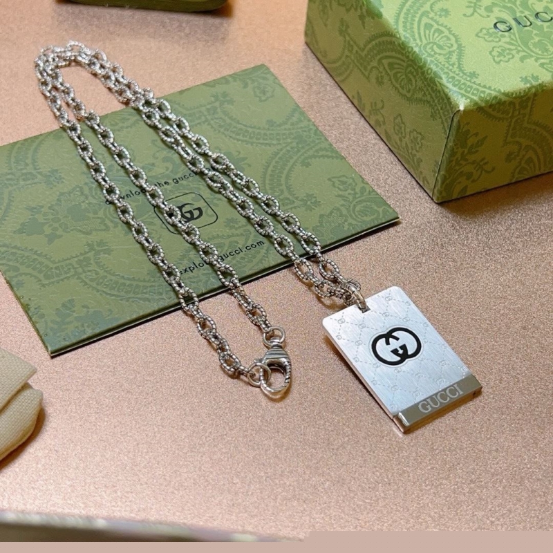 G*u*i necklaces